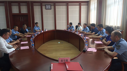 啪啪网
与空军航空大学军民共建 ——“做表率、当先锋”，军民共建鱼水情