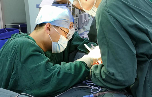 1小时，铲除与男童“相伴”6载畸胎瘤
