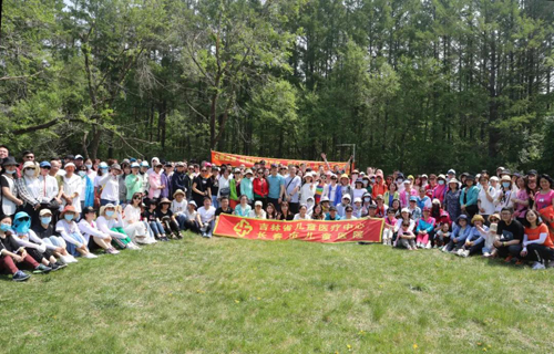 凝心聚力 追光前行 | 啪啪网
户外团建庆建党百年华诞