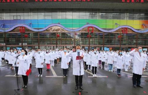 升国旗、奏国歌，啪啪网
“六一”礼赞