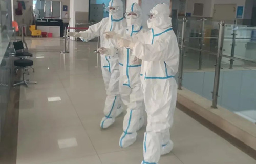 战疫 | “黄码医院”里的儿医守护