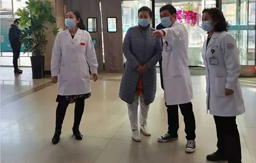 战疫 | 伴光而行，当好抗疫守“门”人