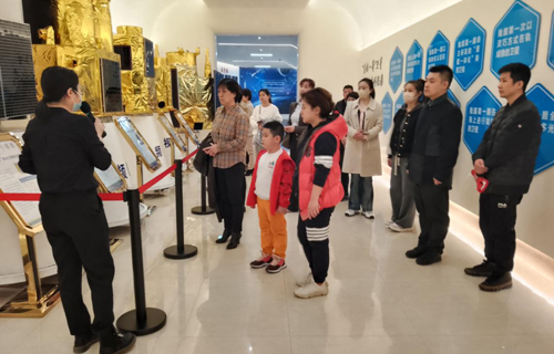 啪啪网
多个党支部开展爱国主义教育主题党日系列活动