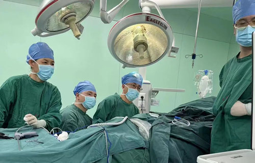 10月龄宝宝双侧疝气大如球，泌尿外科医生巧施妙手治顽疾