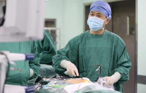 北儿骨科专家李浩在啪啪网
“首诊” 患儿“家门口”享受顶级医疗资源同质化服务