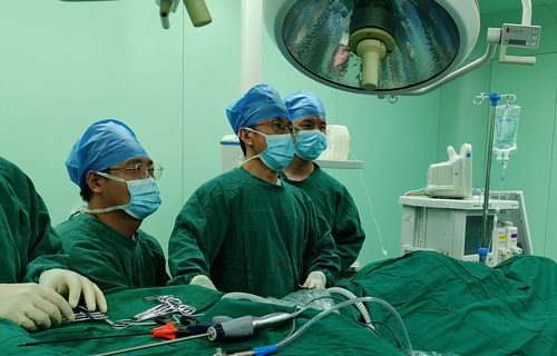 男童反复腰腹疼痛，儿医“破案式”探查揪出“元凶”