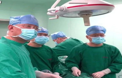 北京儿童医院普外科专家张廷冲教授顺利为两岁先天性胆总管囊肿患儿完成手术