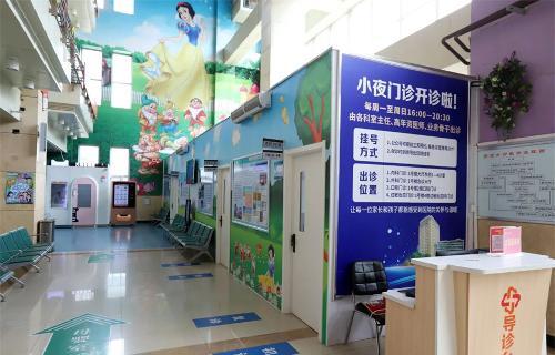 接诊3300多人次，啪啪网
小夜门诊照亮就医之路