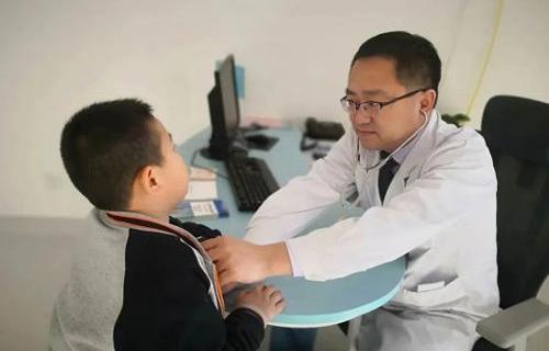 孩子胸壁畸形怎么办？啪啪网
有两种治疗方法！