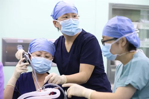 异物进入气管，危急时刻，杨小健副院长出手了……