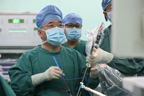 命悬一线的新生儿在这里得救了！