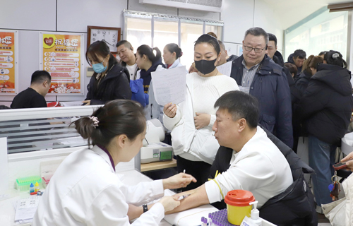 初春暖流，我院131位员工用热血诠释医者担当