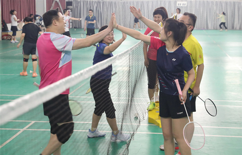 “羽”你同行丨啪啪网
与48中学羽毛球友谊赛圆满举行