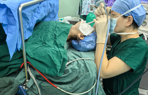 又一起！2岁女娃被纽扣电池“害惨”，家长们长点心吧！