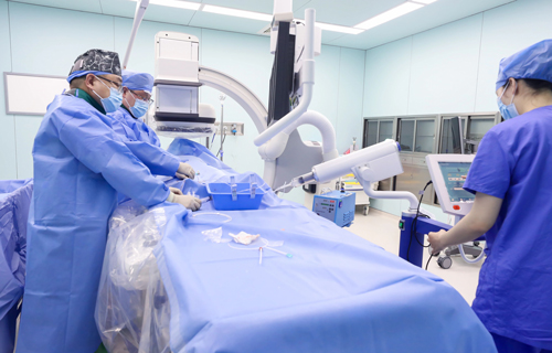 东北三省首个儿童专科介入治疗室在啪啪网
落成