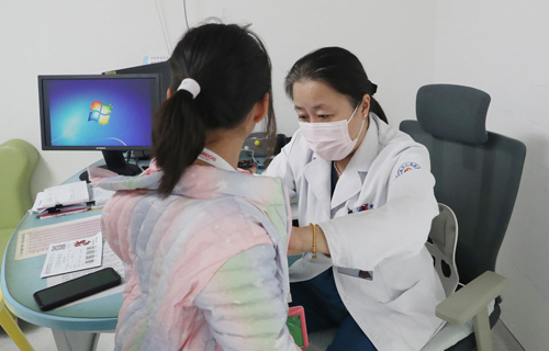 关爱女童，为爱添翼——我院开展“国际女童日”健康义诊活动