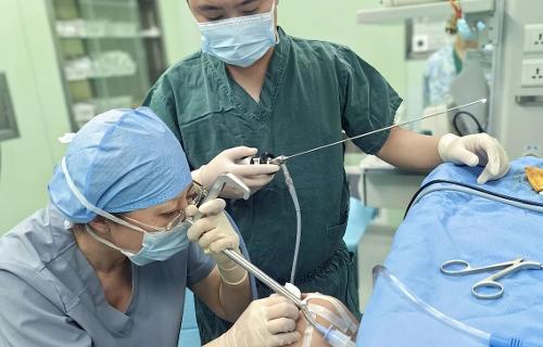 惊心动魄10分钟！2厘米骨块卡在6岁男童食道